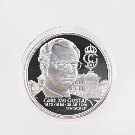 Samlarmynt Kungariket Sverige Carl XI Gustaf 25 år som statschef plastetui Ø36mm silver 925/1000 Vikt: 28 g Vikt: 28 g