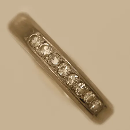 Ring med diamanter 8xca0,02ct stl:17 bredd 3,6mm 18K Vikt: 3,5 g