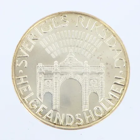 Mynt Sveriges Riksdag Helgeandsholmen, 1983, 100-kronor, Ø32mm, med slitet plastetui, Silver 925/1000 Vikt: 16 g