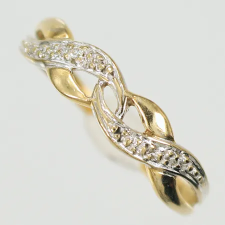Ring med vita stenar, stl ca 16¾, bredd 2-4mm, 8K, 1,1g Vikt: 1,1 g