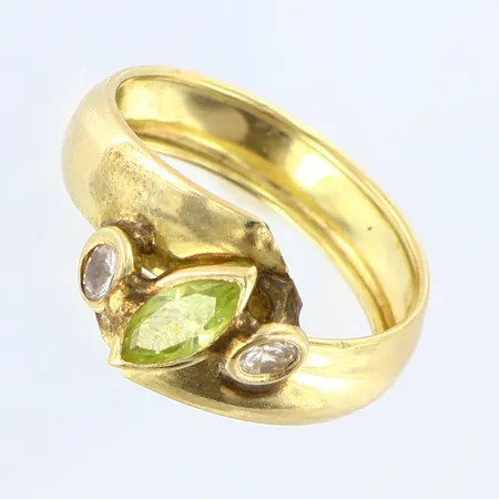 Ring stenar stl:17¾, bredd 5-11mm, bucklor/skevheter, 14K Vikt: 1,4 g