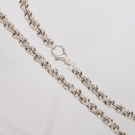 Kedja längd 54cm, bredd 8,5mm, defekt saknar låsögla, silver 925/1000 Vikt: 105,3 g
