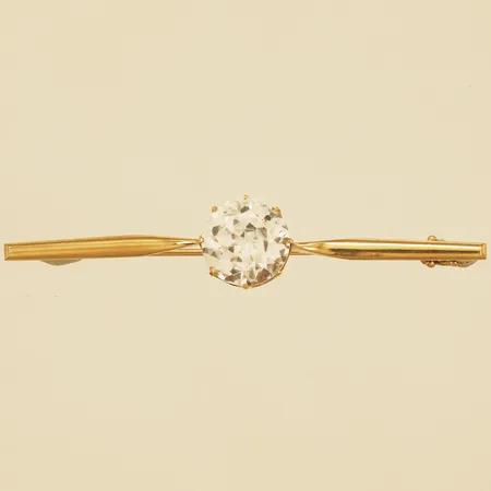 Brosch med vit sten 11x56mm år 1901 14K Vikt: 3,4 g
