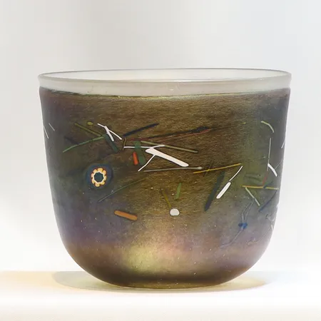 Skål Bertil Vallien för Kosta Boda "Artist Collection" modell Tornado signerad, Ø15cm höjd ca 13cm  Skickas med postpaket.