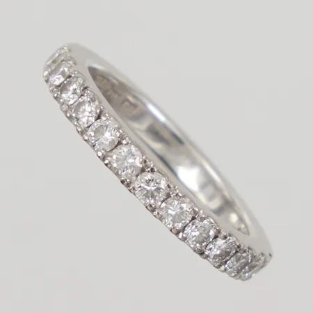 Halvalliansring med briljantslipade diamanter 13x ca 0,03ct varav 5 stenar indikerar på syntetiska diamanter, stl 15¼, bredd 2,5mm, vitguld, MEG år 2013, 18K Vikt: 4 g