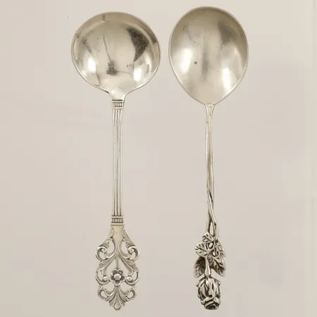Två skedar längd 12,5cm silver 830/1000 Vikt: 32 g