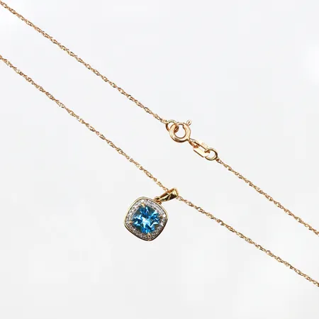 Kedja med hänge 45cm, bredd: 1mm, hänge med topas samt 8/8-slipade diamanter 24 x ca. 0,005ct, hängets mått: 15x9,6mm, Guldfynd, 18K Vikt: 2,9 g