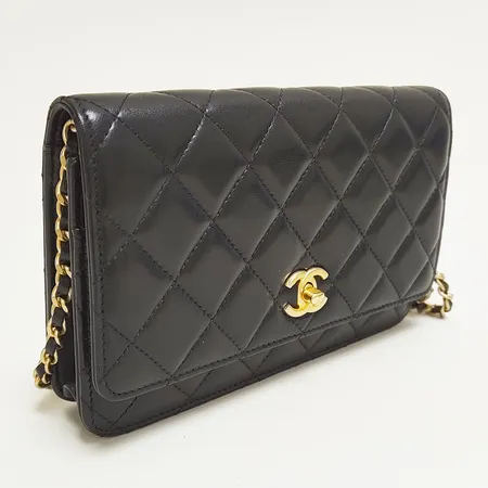 Väska Chanel O-Mini Bag Wallet On Chain svart lammskinn quiltat detaljer i gulmetall, justerbar "Golden Ball" axelrem, dustbag, box, manual, kvitto London Heathrow 2020, dustbag, box