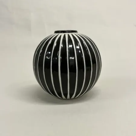 Vas Domino Stig Lindberg Gustavsberg, höjd ca 9cm, stengods.  