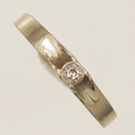 Ring med diamant 1xca0,01ct stl 18 bredd 3,4mm vitguld 18K Vikt: 1,6 g
