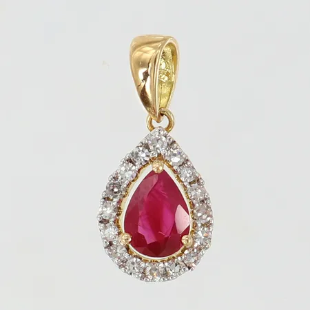 Hänge med röd sten samt diamanter 18 x 0,001ct, längd 19,5mm, bredd 8,8mm, GHA, 18K Vikt: 1,6 g