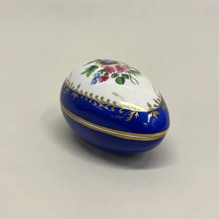 Påskägg i handmålat porslin Herend-Hvngary, 6052, längd 11cm, höjd 7cm