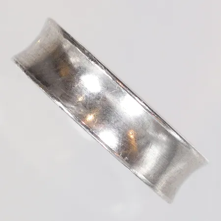 Ring stl:18½ bredd 6mm CGH (Hallbergs Guldsmeds Ab) silver 925/1000 Vikt: 8 g