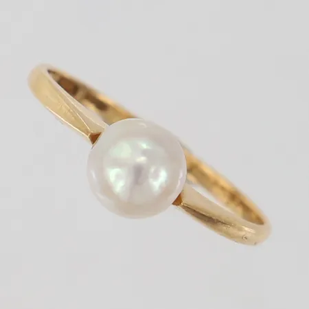 Ring med pärla stl:16½ bredd 6mm 18K Vikt: 1,5 g