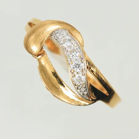Ring med 4 vita stenar, stl 17¾ bredd 2-10mm, 21K 2,6g