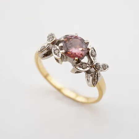Ring m stenar, stl 17(53), bredd 7mm, 18k Vikt: 3,6 g
