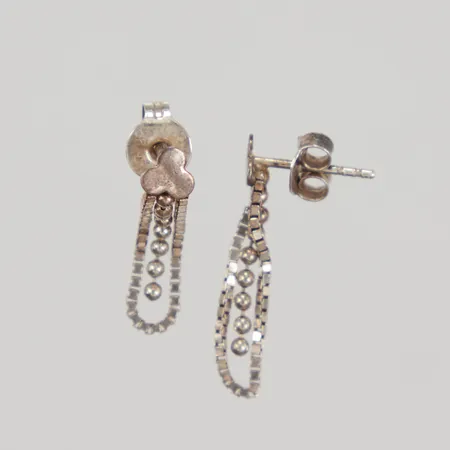 Ett par örhängen venezia samt kulänk 21,7x4,3mm, omaka snurrebussar, silver Vikt: 1,1 g
