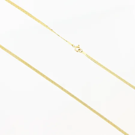 Collier mönster halvstelt längd 46cm bredd 2mm 14K. Vikt: 4,3 g
