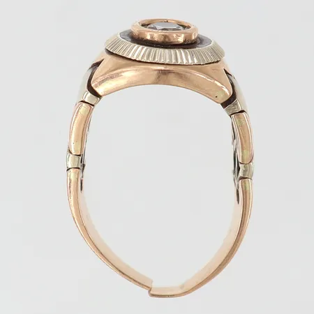 Ring med vit sten Defekt, avklippt skena, 14K Vikt: 9,9 g
