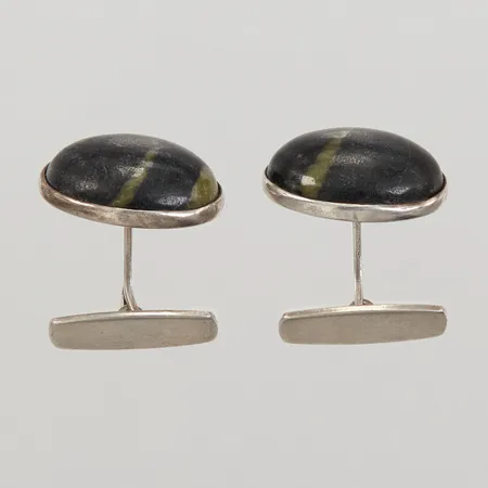 Ett par manschettknappar med stenar 22x15mm, ena något skev, silver 830/1000 Vikt: 15 g