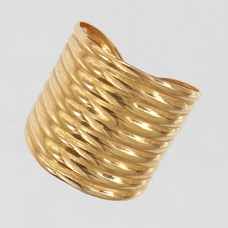 Ring öppen skena stl:17½, bredd 17,5mm, skev, utländska stämplar, 21K Vikt: 3,4 g