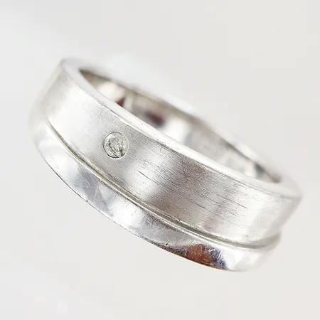 Ring Guldfynd stl:18 diamant ca 0,02ct, bredd 3-7mm, silver 925/1000. Vikt: 6 g