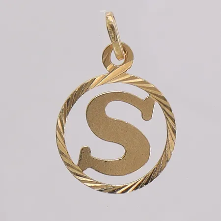 Hänge bokstav S, längd 27,4mm bredd 16,9mm. 18K Vikt: 1,7 g