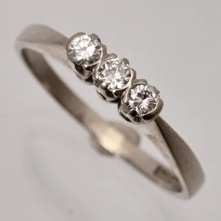Ring stl:17¼ bredd 1,8-3,1mm, 3st diamant, 0,21ct, Örns Juvelatelje, 1969, 18K vitguld, 2,51g.