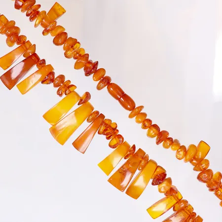 Collier med polerad bärnsten 52cm bredd 7-29mm
