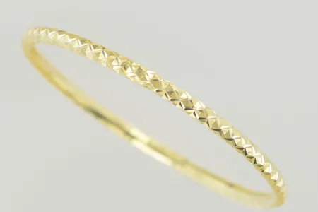 Armring diam 5,2 cm bredd 3 mm, 18K Vikt: 2,5 g