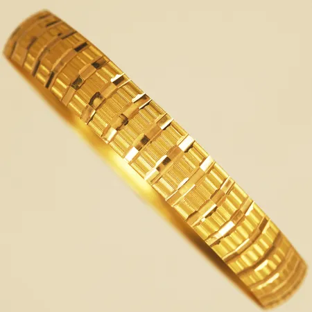 Armring Ø6cm bredd 10,4mm ojämnheter 22K Vikt: 11,1 g