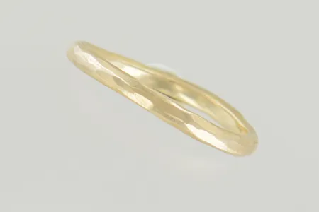 Ring stl: 17 bredd 2 mm, 18K Vikt: 2 g
