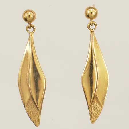 Örhängen längd 34,3mm bredd 8,1mm 18K Vikt: 1,2 g