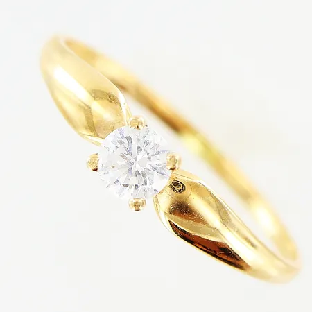 Ring vit sten Guldfynd stl:17¾ bredd 1-4mm 18K. Vikt: 1,3 g