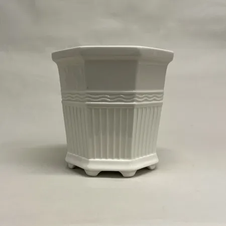 Ytterfoder Waldemarsudde nr 2, Ø15,5 cm, höjd 15,5cm, design Prins Eugen år 1915, Gustafsberg Skickas med paket.