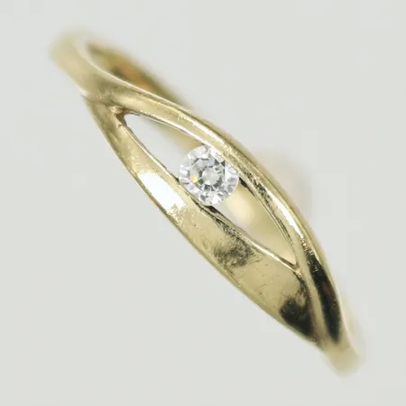 Ring med vit sten stl 17¾, bredd 2-5mm, 8K, 1,4g Vikt: 1,4 g