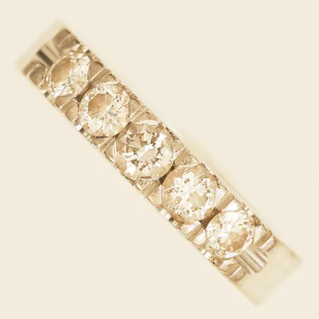 Ring med diamanter 0,50ctv enligt gravyr stl:16,5cm bredd 3,6mm 18K Vikt: 4 g