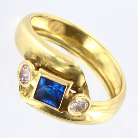 Ring stenar stl:17¾, bredd 5-11mm, bucklor/skevheter, 14K Vikt: 1,3 g