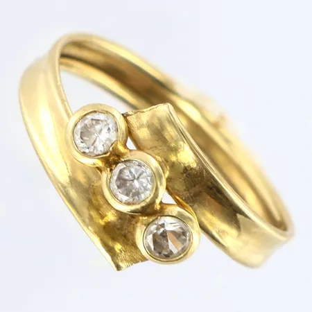 Ring stenar stl:18, bredd 3-9mm, 14K Vikt: 1 g