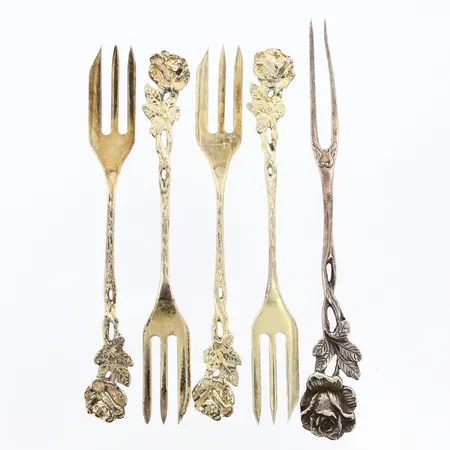 5 Gafflar blomdekor längd ca 13-14,5cm, 830/1000 silver Vikt: 79,8 g