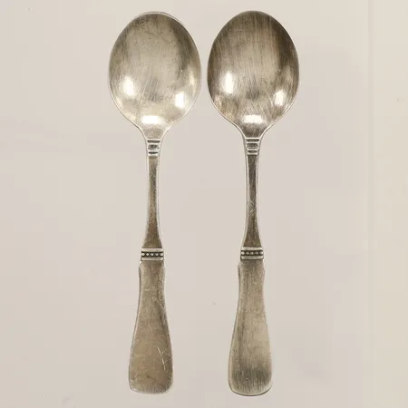 Två skedar modell Uppsala längd ca 11cm år 1978 silver 830/1000 Vikt: 25,5 g