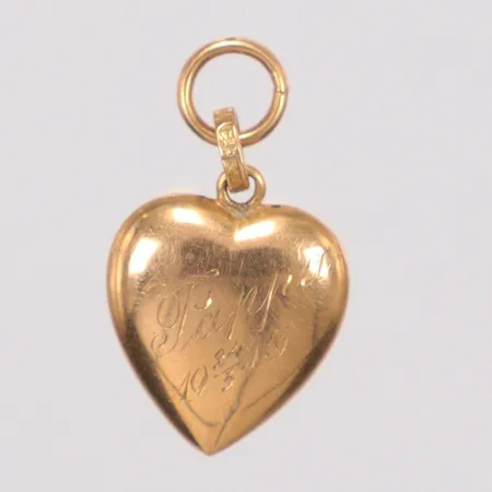 Hänge hjärta längd 3cm, bredd 16,0mm, gravyr,18K Vikt: 1,9 g