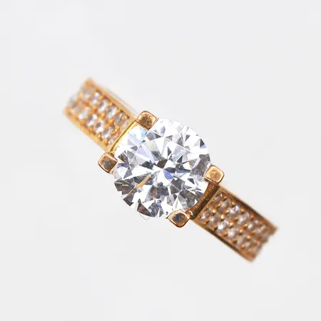 Ring med vita stenar Stl:16, bredd: 2,1-7,3mm, 21K Vikt: 2,9 g
