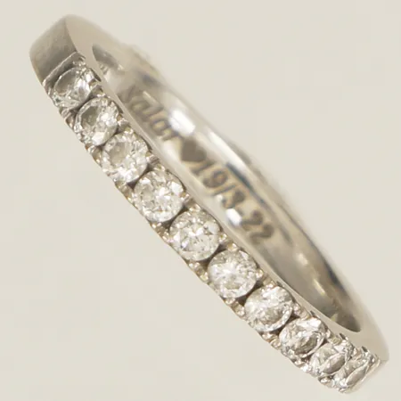 Ring med diamanter 10xca0,04ct stl: 18 bredd 2,4mm personlig gravyr 18K Vikt: 4 g