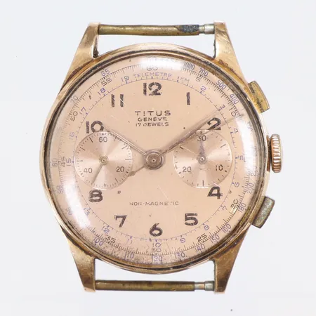 Herrur Titus Genève Non-Magnetic 18K Ø39mm manuell uppdragning, kronograf (nollställer ej korrekt), repigt glas samt spricka, slitage och repor, inre boett i metall, bruttovikt 37,9g