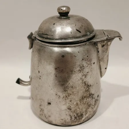 Mjölkkanna höjd ca10cm Anton Michelsen år1879 Danmark defekt bucklig silver 830/1000 Vikt: 116,3 g