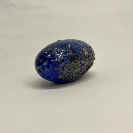 Skulptur Astrid Gate för Johansfors, glas, längd 16cm, höjd 8cm, etikettmärkt, signerad