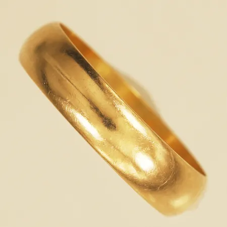 Ring stl:18 bredd 4,9mm 18K Vikt: 3,7 g
