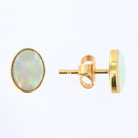 Örhängen med opal, 6x9mm, 18K Vikt: 1,6 g