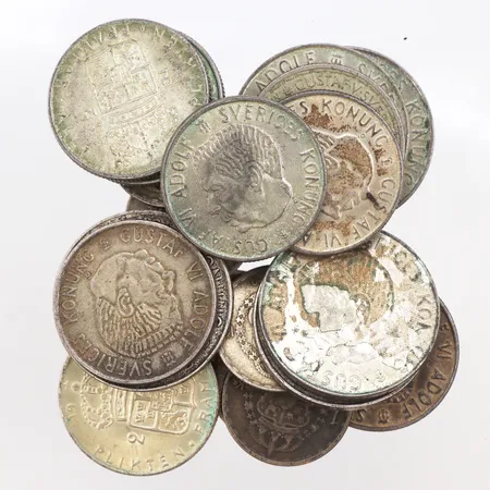 Cirkulationsmynt 5st 5-kronor, 8st 2-kronor, 9st 1-kronor, 400/1000 silver Vikt: 264,4 g